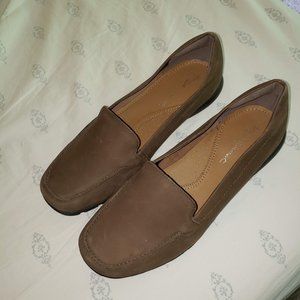 Easy Spirit Brown Loafer (Size 10.5 Wide)